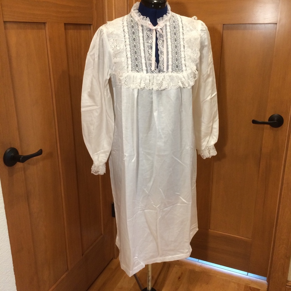 Embellishments ivory flannel-lined sateen night gown with embroidery & lace. M